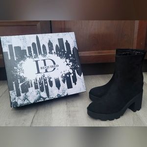 Women's Boots, Size 8M